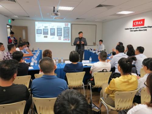 Presentation to Hainan Delegates6